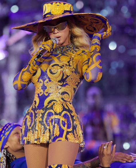 bee beyonce versace dress